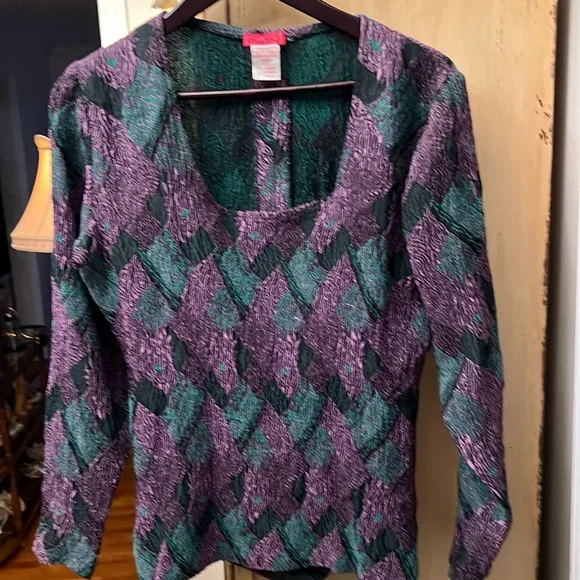 Skirt waistband is elastic colors purple &green. Skirt is below the knee midi - Picture 4 of 7